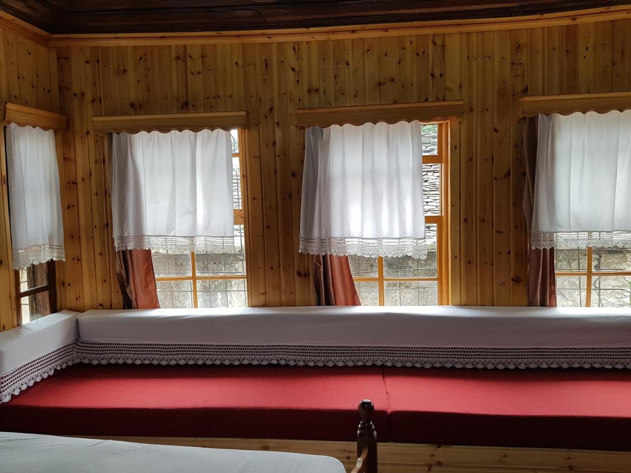 Eva Guesthouse Gjirokastër 外观 照片